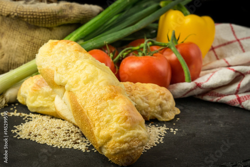 Käselaugenstange mit Dekoration 