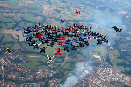 Obraz na płótnie building a 72way skydive