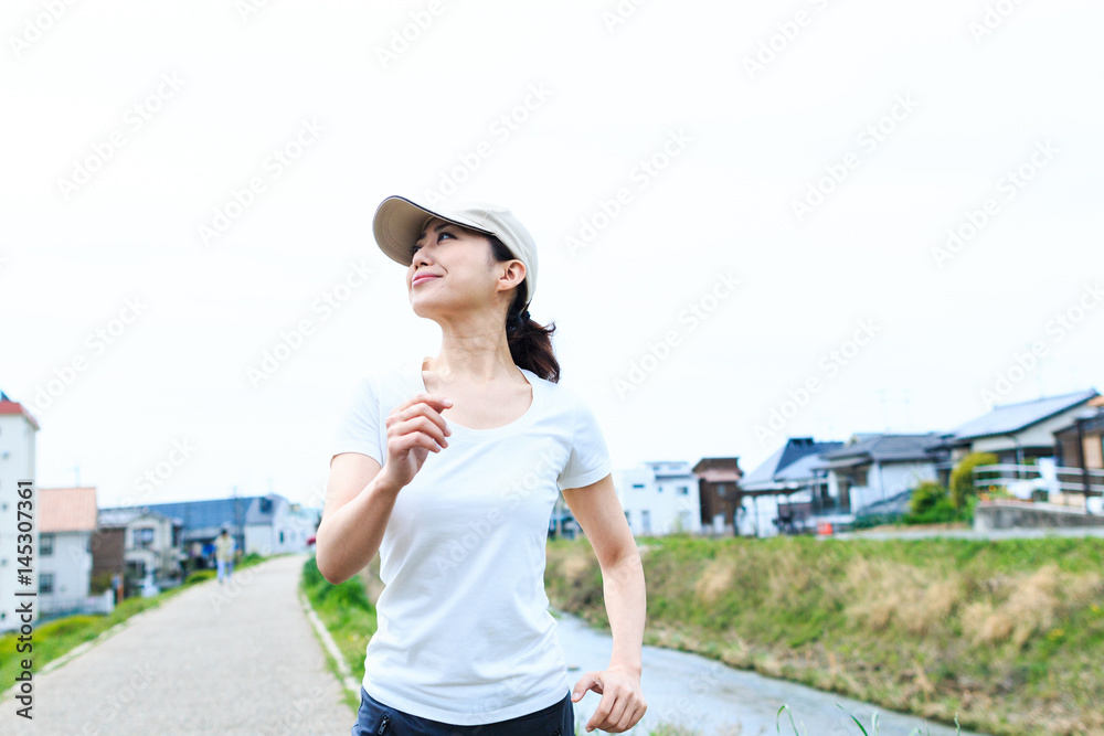 ジョギングをしている女性