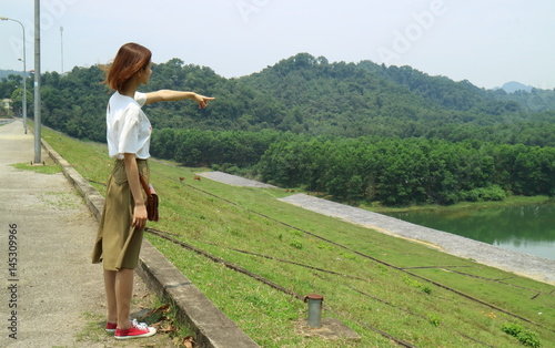 Wallpaper Mural ベンエン自然公園　タインホア　ベトナム　女性 Torontodigital.ca