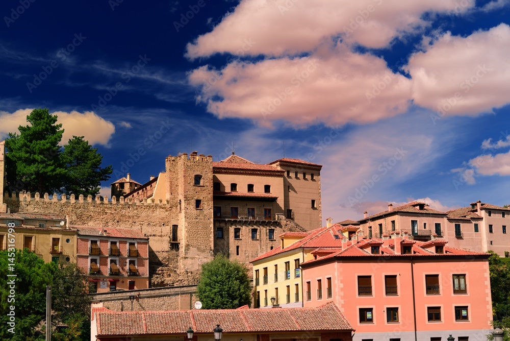 Segovia asemeja una ciudad romana en muchos de sus perfiles, 2000 años después.