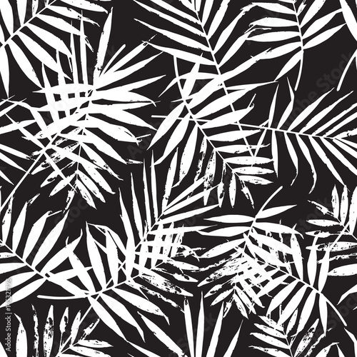 Hand drawn vector leaf seamless pattern. Abstract grunge texture background. Nature organic illustration. Black and white palm leaves pattern. Trendy background with palm texture.