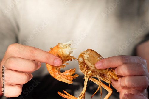 Tear peeling shell of shrimp for eat