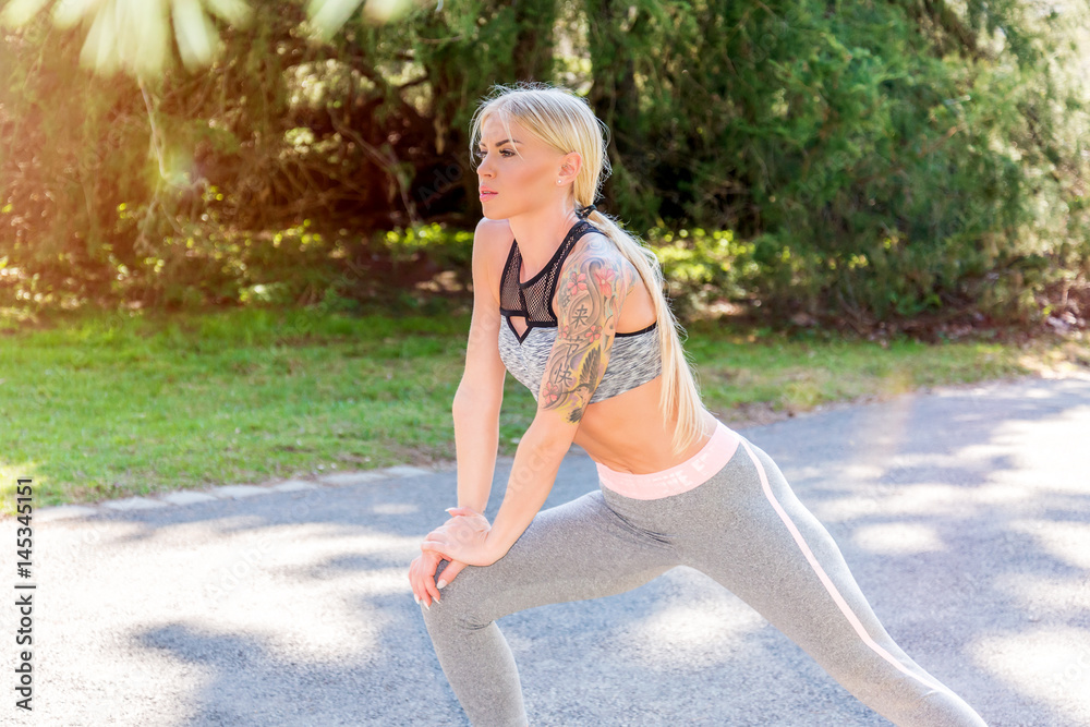Junge Frau beim Jogging - Laufen - Sport Junge Frau beim Jogging - Laufen - Sport