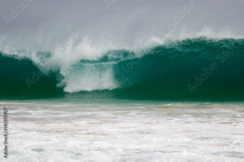Tablou pe pânză Giant wave hits the shore