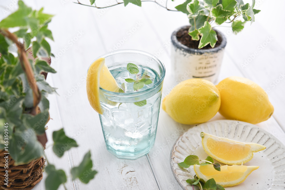 Fototapeta premium lemon & water