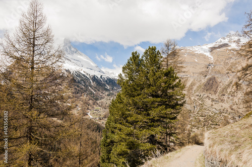 Zermatt, Findeln, Findelbach, Matterhorn, Wanderweg, Sunnegga, Alpen, Wallis, Frühling, Frühlingswanderung, Schneemangel, Schweiz photo