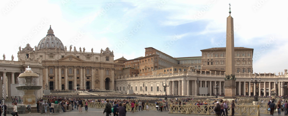 Vatikan und Petersdom in Rom Panorama