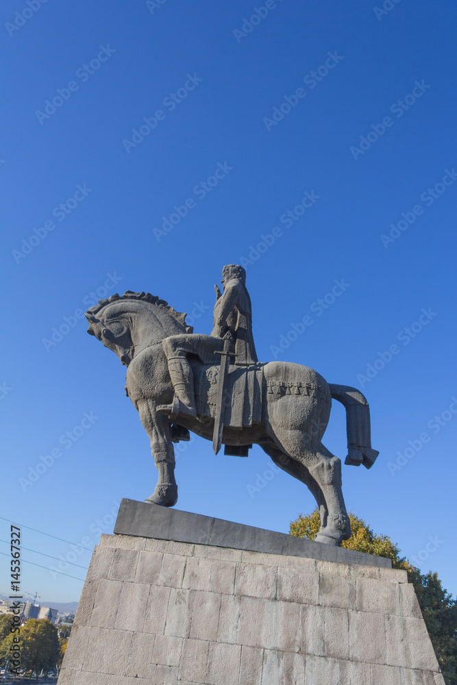 Obraz premium Statue of King Vakhtang Gorgasali in Tbilisi, Georgia