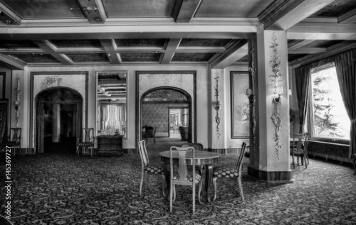 Obraz na płótnie Altes dämonisches Grand Hotel w salonie