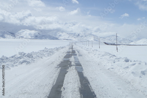 Endless winter road © Gonzalo