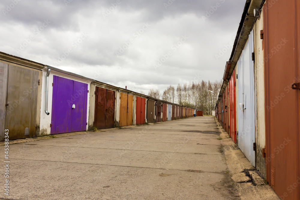 Naklejka premium Garage community perspective on a cloudy day