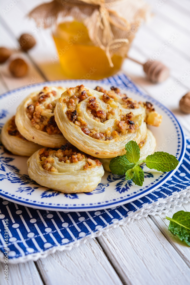 Baked rolls stuffed with walnuts, raisins and honey