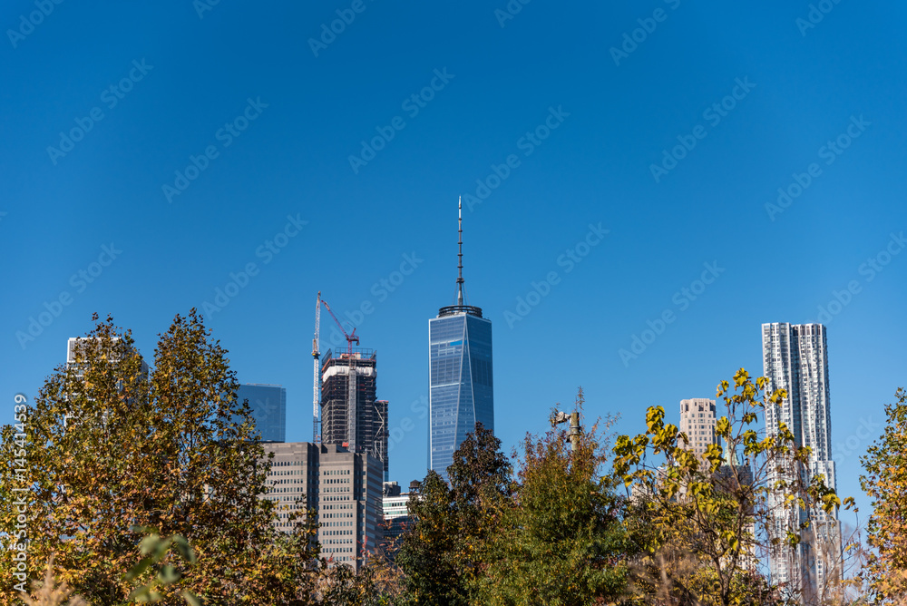 Naklejka premium アメリカ・ニューヨークのスカイスクレイパーと青空