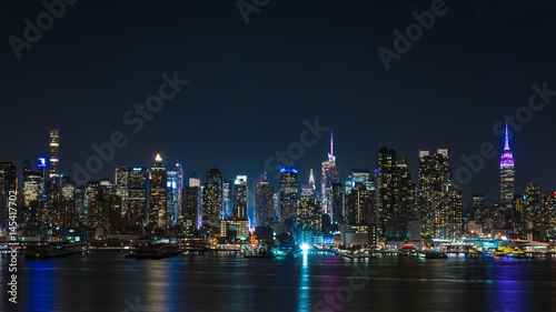 ニュージャージ州より望む、アメリカ・ニューヨークの夜景 © hit1912
