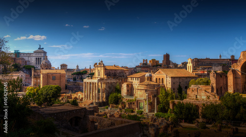 Valokuva Panorama des Forum Romanum, Rom, Italien

Panorama of the Roman Forum, Rome, I