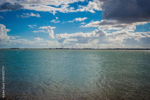 Obraz na płótnie 2016 United Kingdom Mersea view from the coast to windmils w salonie