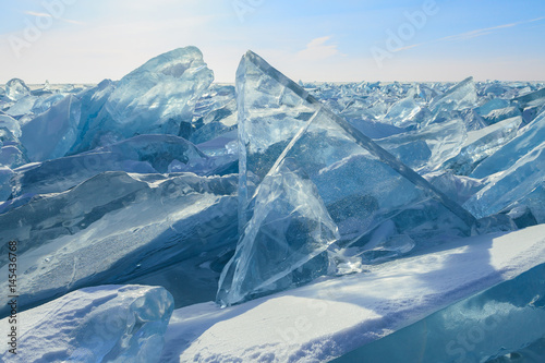 Formation of figured blocks of transparent blue ice