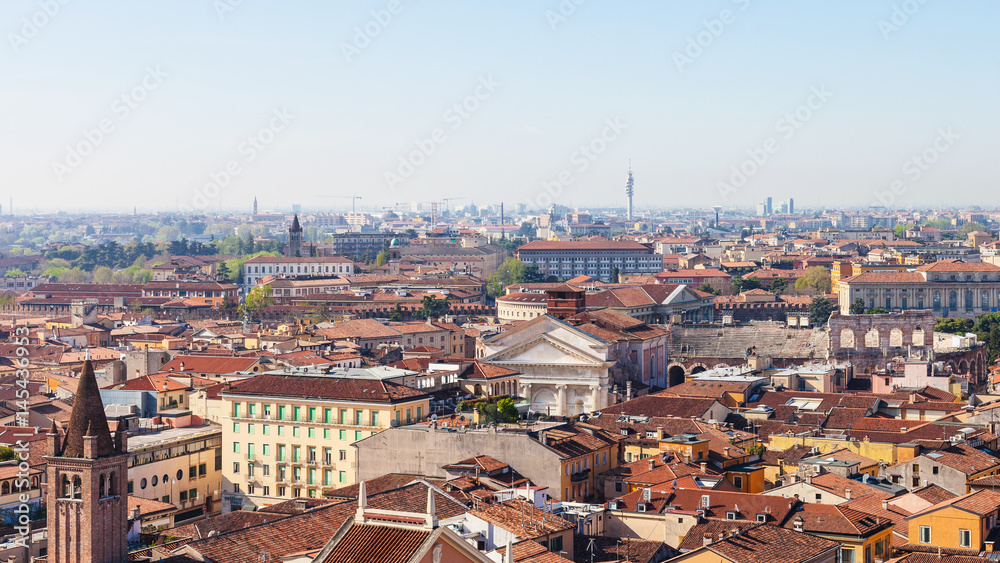 Obraz premium above view of Verona town with roman amphitheater