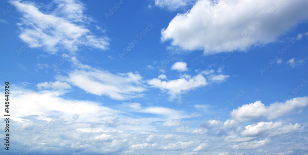Naklejka premium Blue sky white clouds fresh air