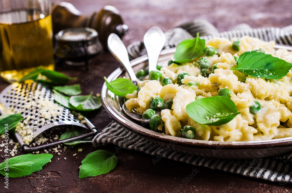 Fotografie Pasta galletti with peas
