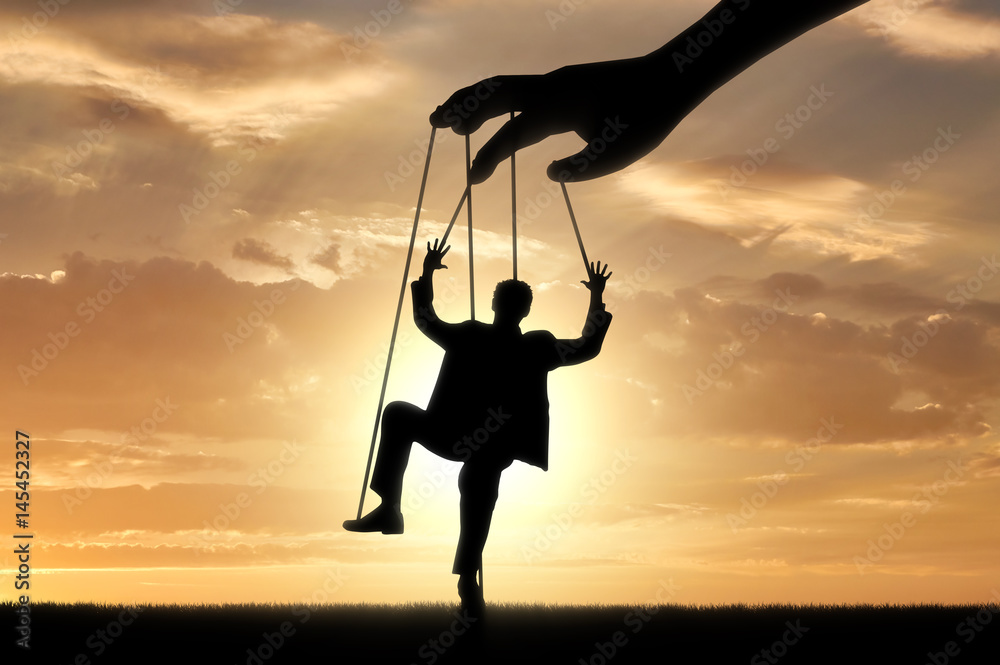 Φωτογραφία Hand controls man marionette