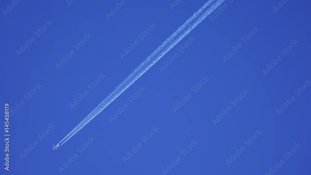 The plane leaves a trail in the sky. 4K. The plane leaves a trail in the sky. 4K.