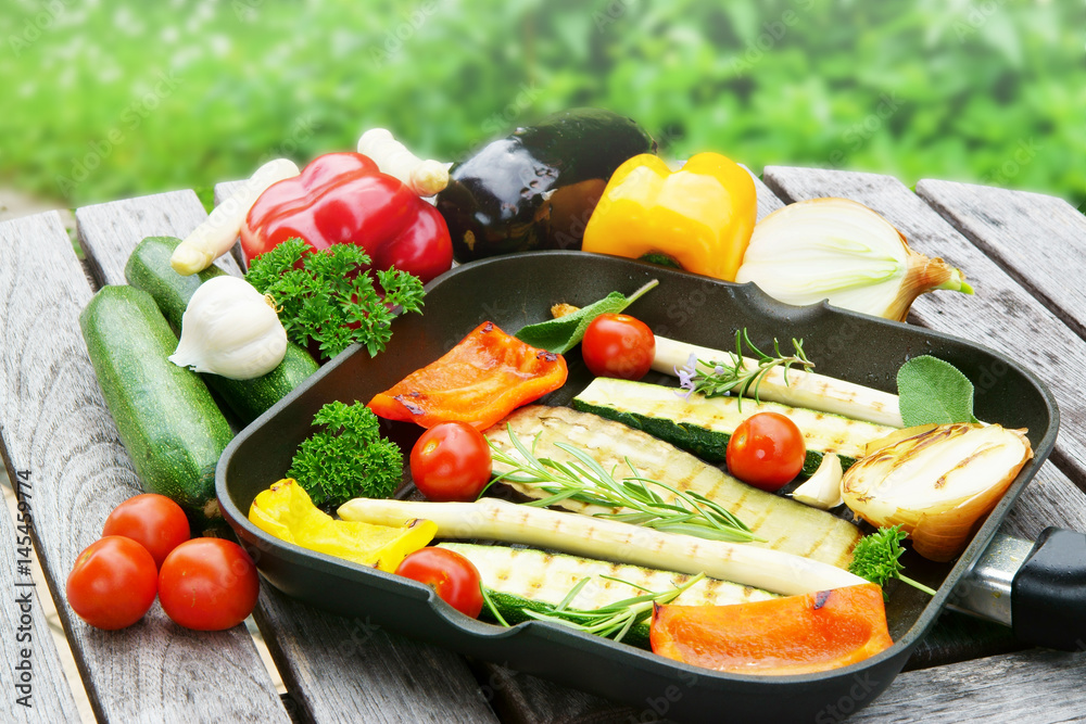 Barbecue, grilled vegetables, Grillgemüse, gegrilltes Gemüse, Grillen,  Gemüse, vegetarisch, vegan, Textraum, copy space, clean eating Stock Photo  | Adobe Stock