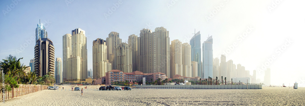 Fototapeta premium Dubai skyline panoramic sunset view