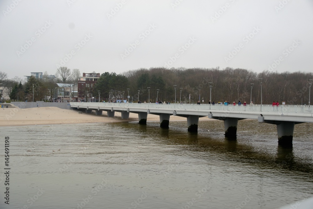 Fototapeta premium Kołobrzeg, widok na plażę i molo