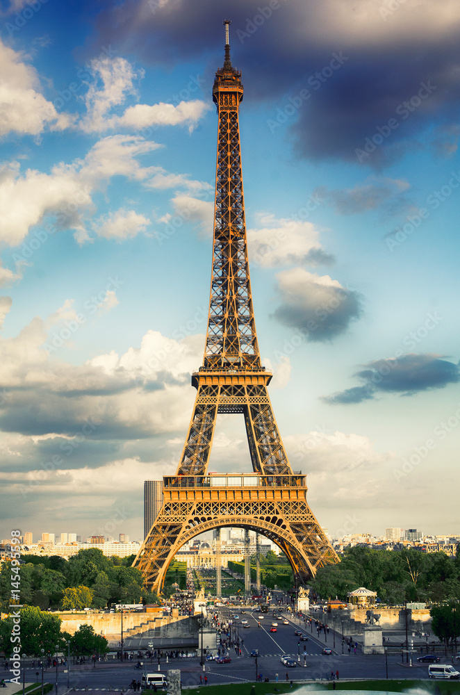 Fototapeta premium Eiffel Tower, Paris, France