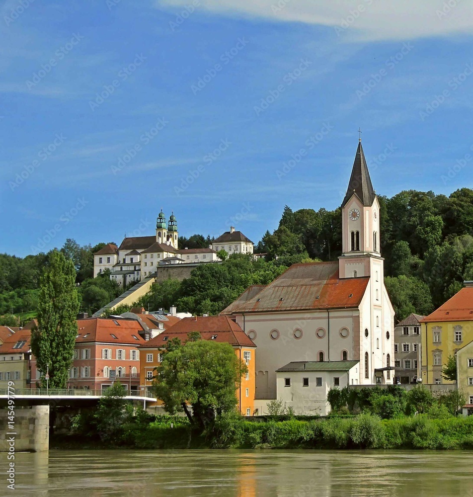 Pfarrkirche St. Gertraud am Ufer der Inn in Passau 
