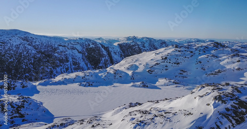 Fototapeta Naklejka Na Ścianę i Meble -  Norwegian mountains with snow