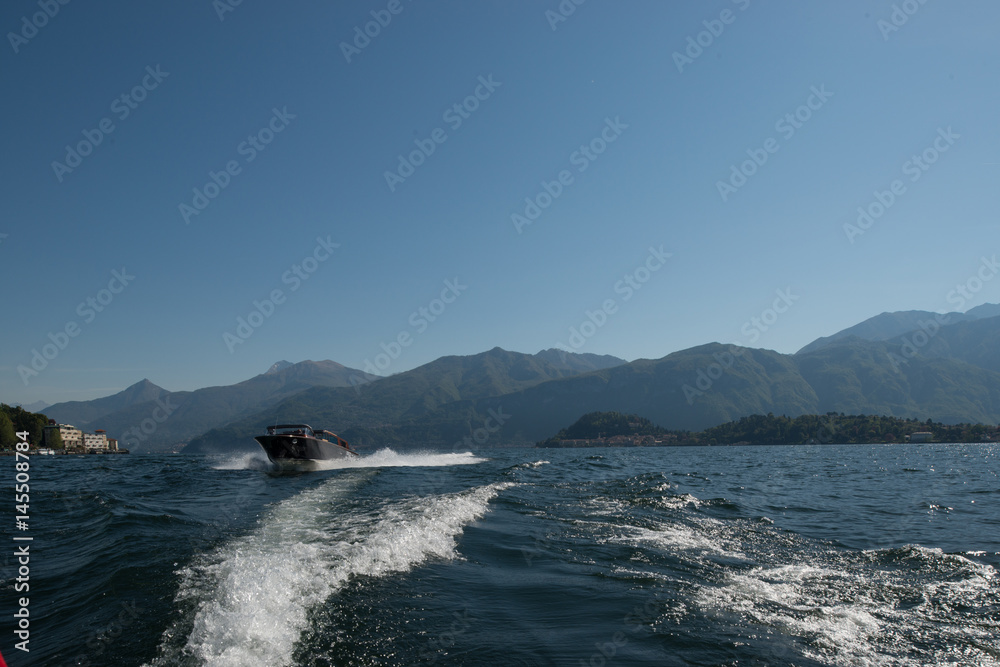 motoscafo sul lago motoscafo sul lago