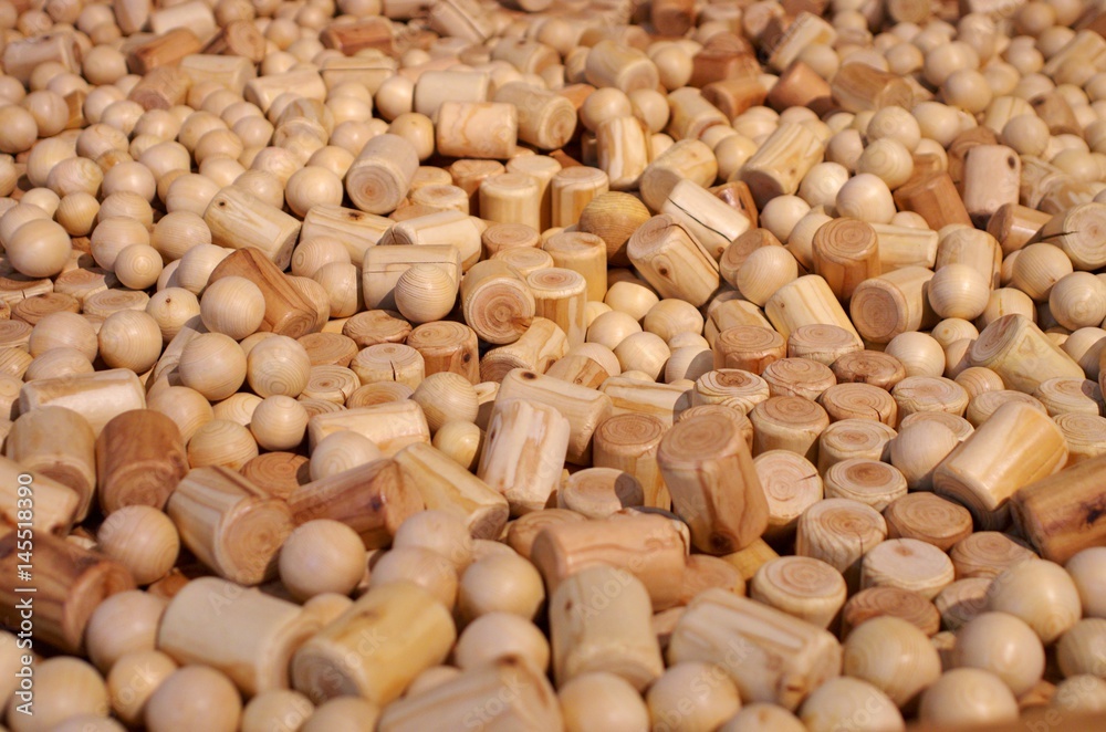 大量の木の積み木