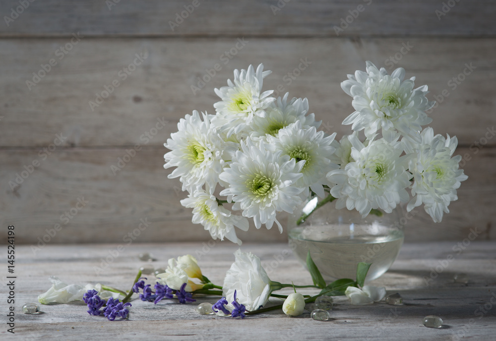 A bouquet of white flowers