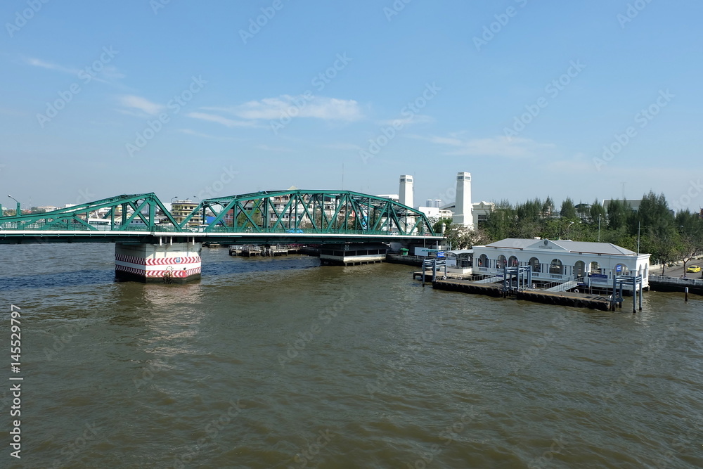 Fototapeta premium Phra Phuttha Yodfa Bridge, It is landmark of Bangkok, Thailand.