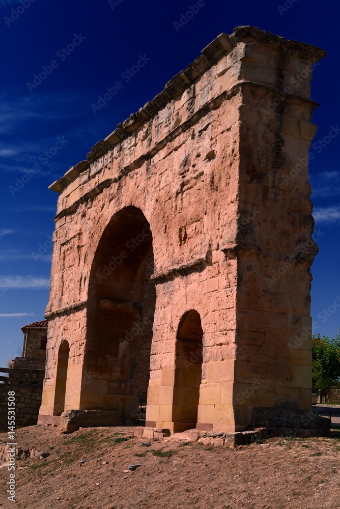 Puerta romana sobra la llanura de Medinaceli