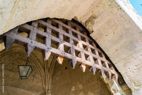 Sommières, Occitanie, france, porte de la vieille ville. photo