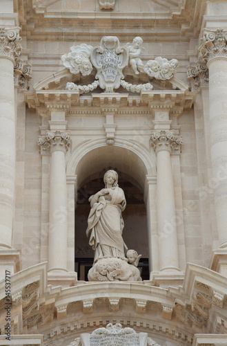 Statue an der Kathedrale von Syrakus