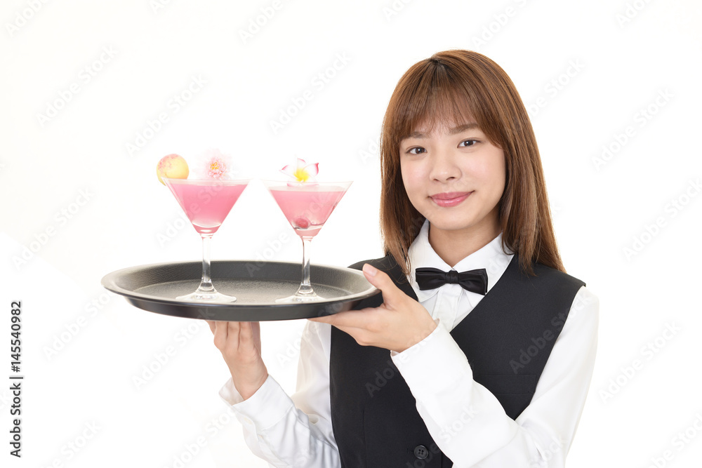 飲み物を運ぶウェイトレス 飲み物を運ぶウェイトレス