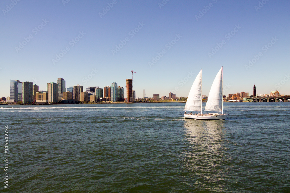 Obraz premium New York skyline with sail boat on water