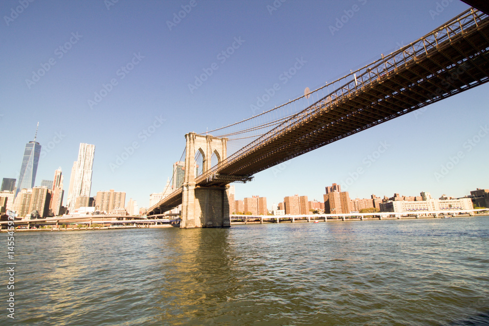 Naklejka premium Brooklyn bridge in a sunny day in New York