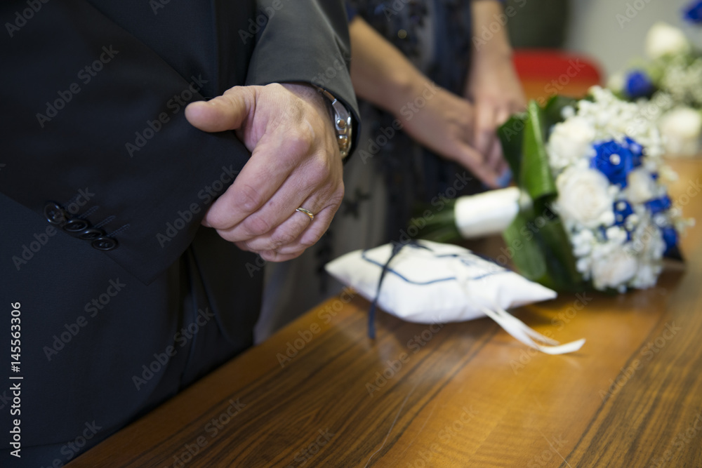 Obraz premium le mani degli sposi