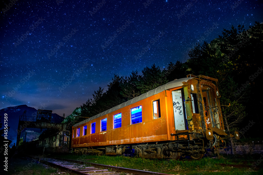 Fototapeta premium Tren de medianoche