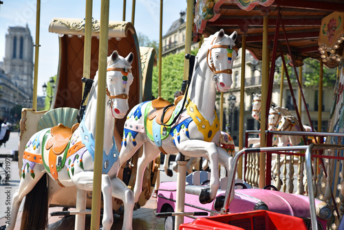 Chevaux de bois colorés