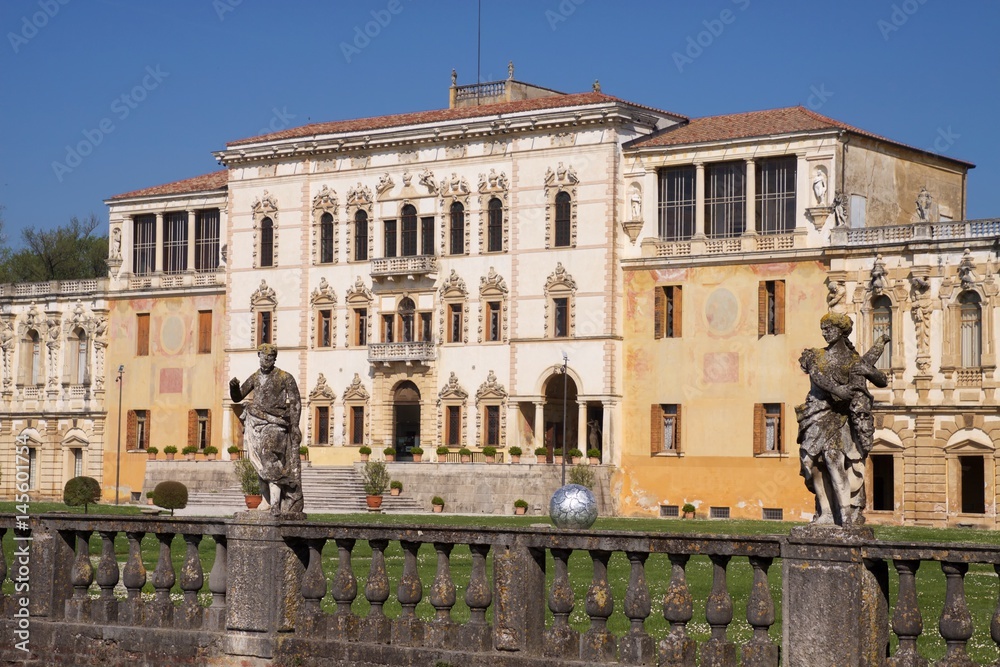 Villa Veneta Contarini Piazzola Sul Brenta Padova , facciata da destra Anno 2017
