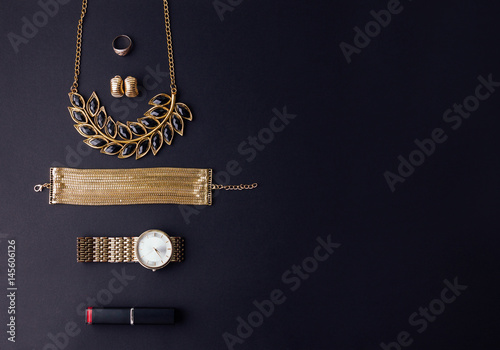 Set of stylish accessories