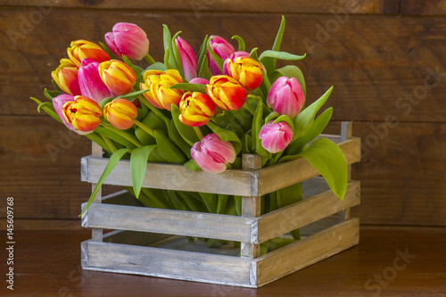 Fototapeta Naklejka Na Ścianę i Meble -  tulips in a box