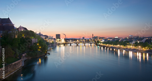 Wallpaper Mural Brücke am Rhein in der Stadt Basel in der Schweiz bei Sonnenuntergang Langzeitbelichtung Torontodigital.ca